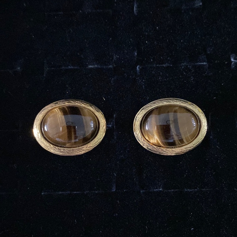 Vintage eye of the tiger cufflinks. C1